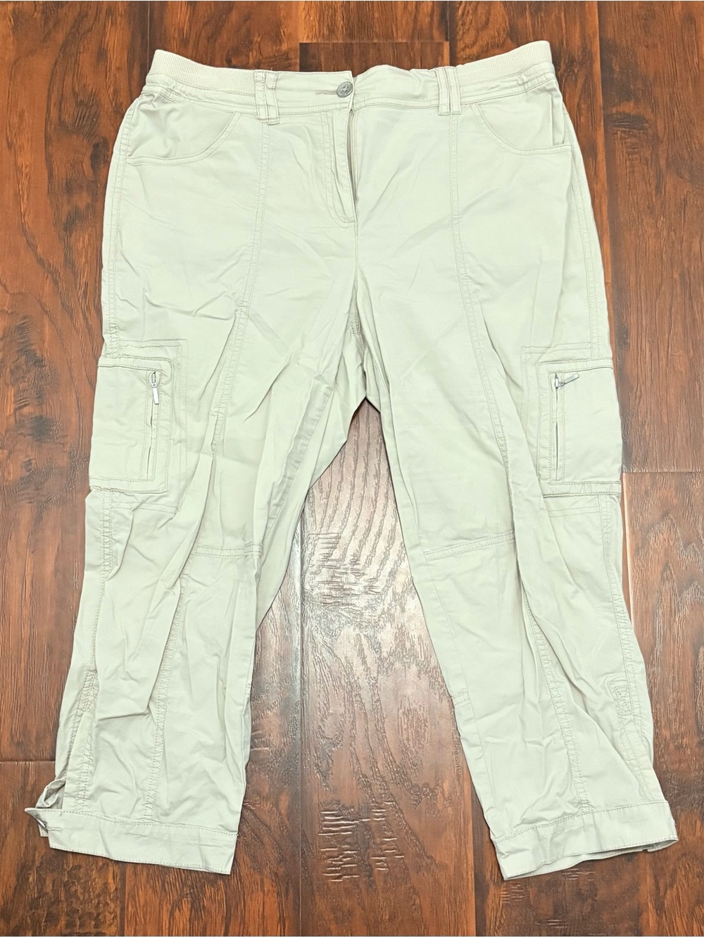 Chico’s Beige Cargo Crop Pants Size 1.5 Zip Pockets Button Hems